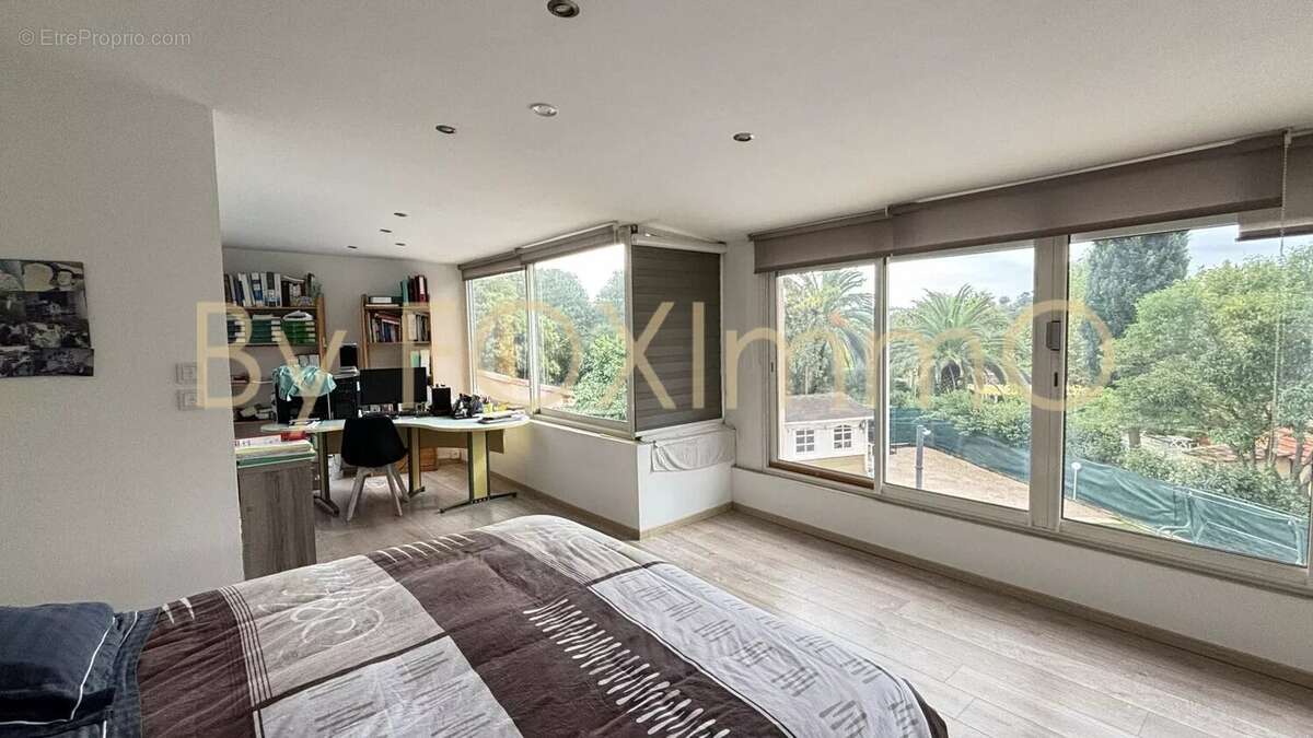 Maison à MANDELIEU-LA-NAPOULE