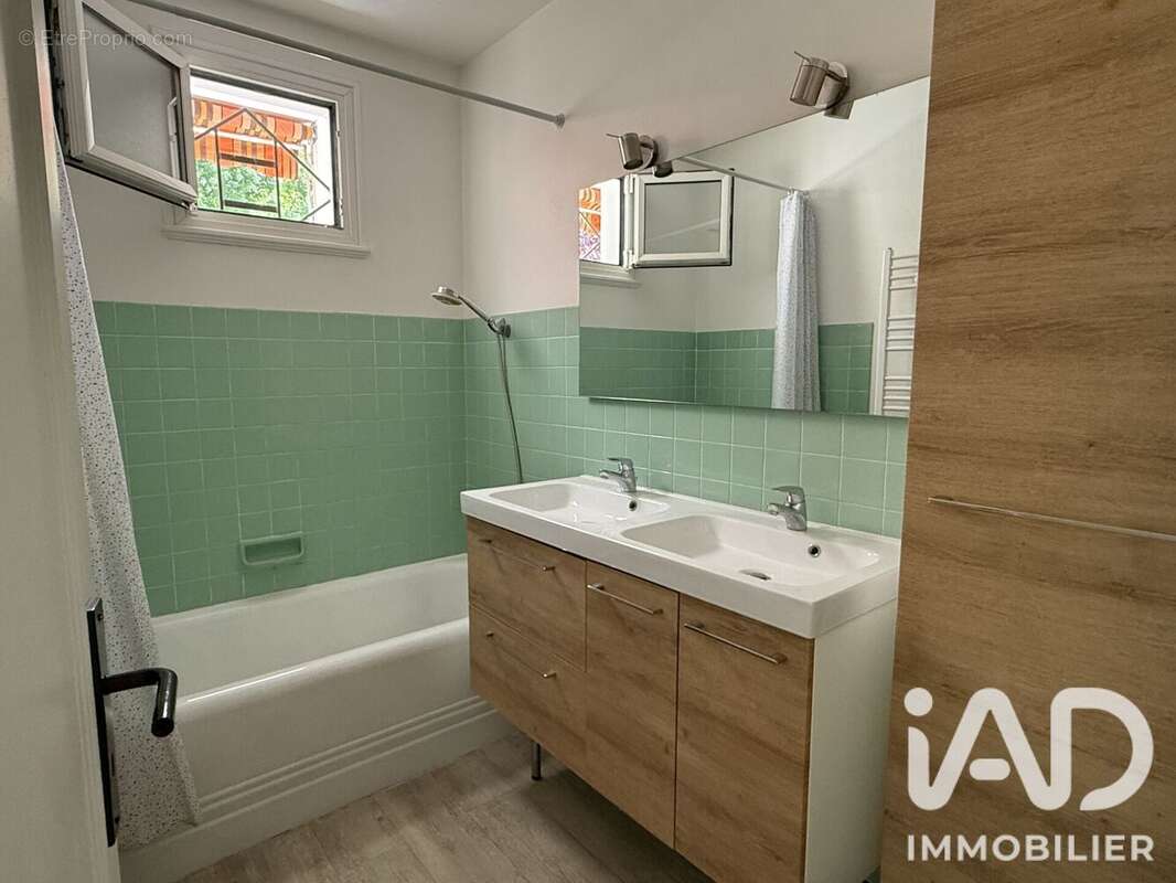 Maison 95 m² à Saint-Amand-Montrond  - photo 6