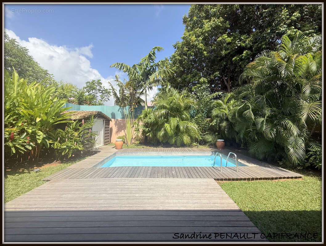 A vendre a kourou (guyane francaise) une splendide maison t4 jumelee de 90 m² - terrain de 297 m² - au prix de 379 000 € - photo 2