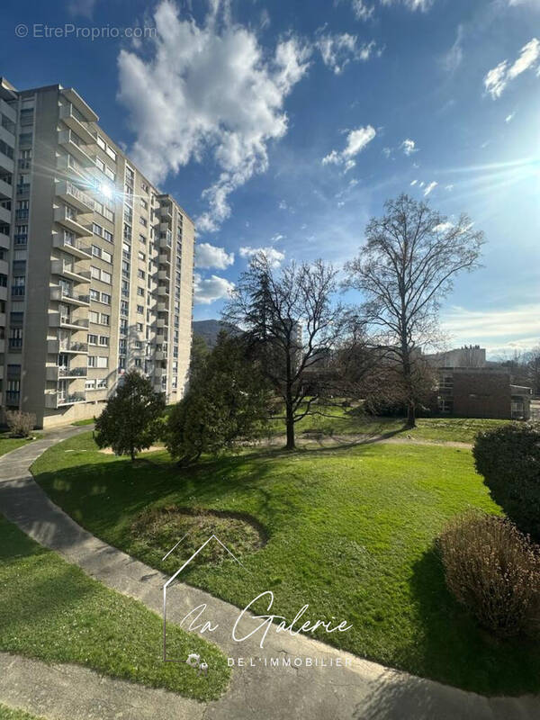 Appartement à SAINT-MARTIN-D'HERES