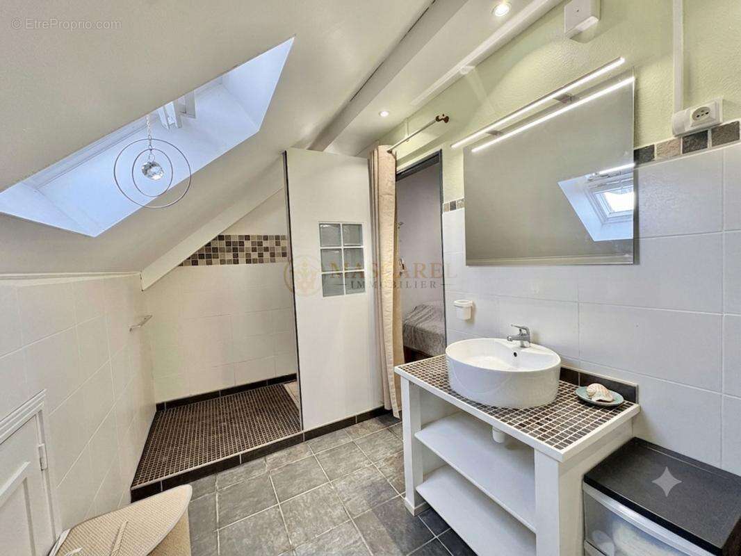 Beau Triplex Centre-ville Saint-Pierre - photo 6
