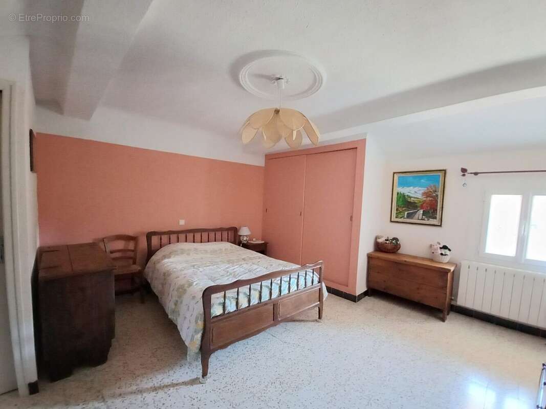 CHAMBRE 20 M² - Maison à SENAS