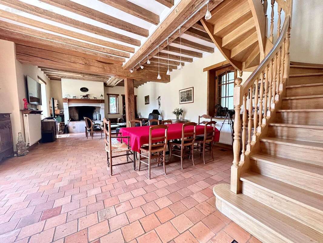   - Maison à SEICHES-SUR-LE-LOIR