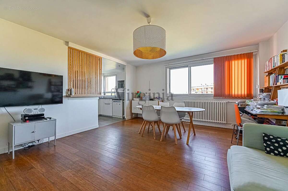 Appartement à CHARENTON-LE-PONT