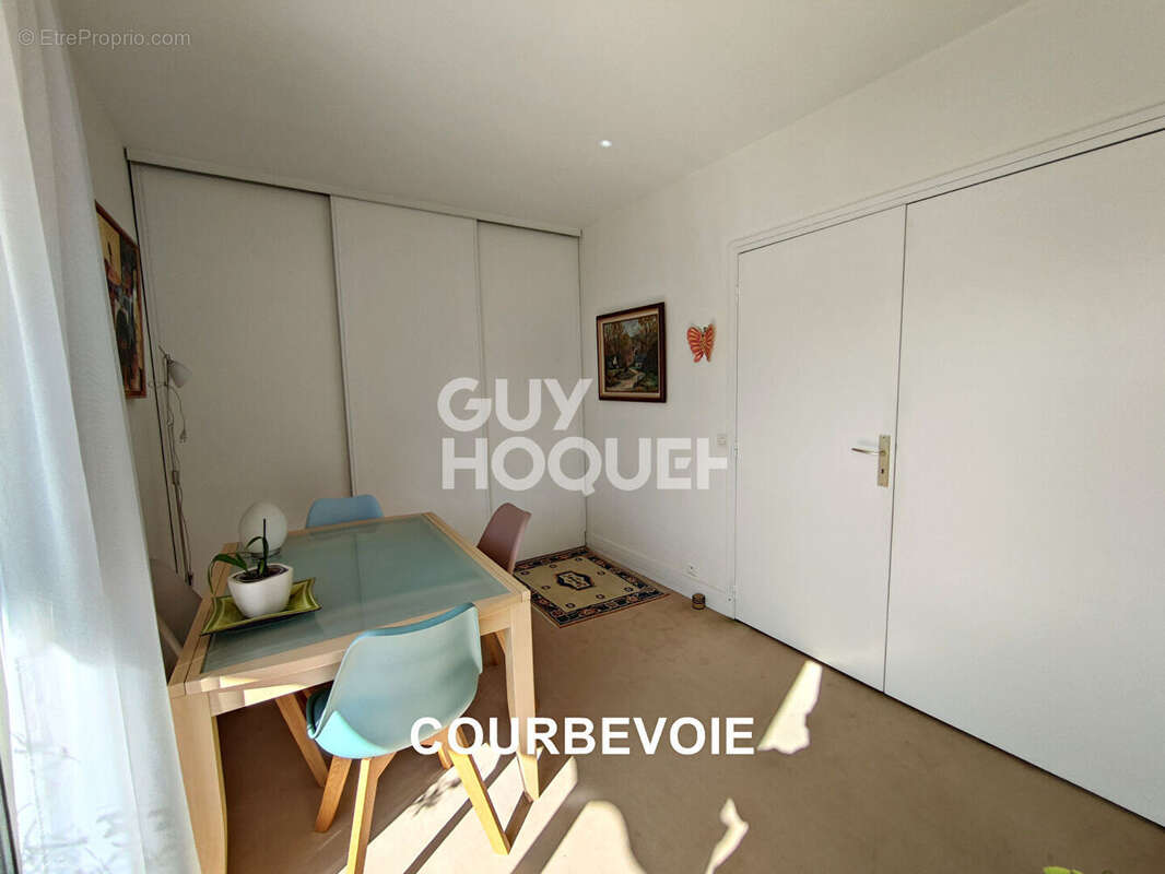Appartement à COURBEVOIE