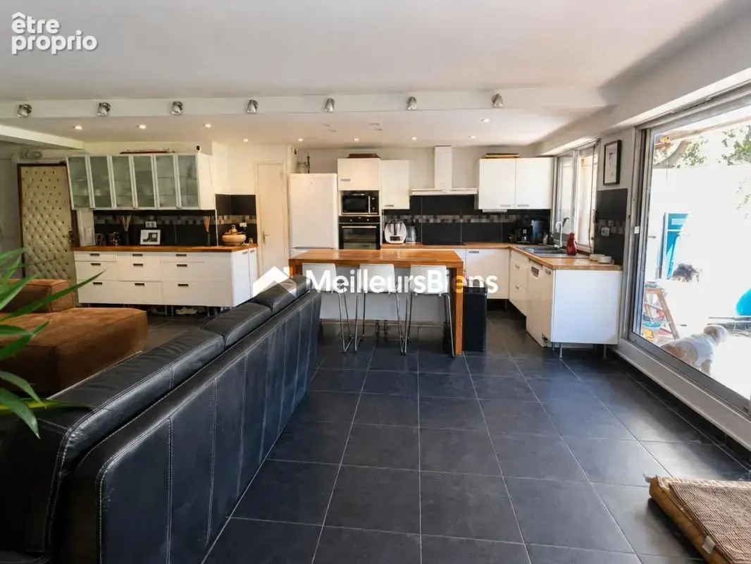 T4/T5 d’exception en rez-de-jardin avec vue dégagée de 108 m² à Marseille 13008 - photo 16
