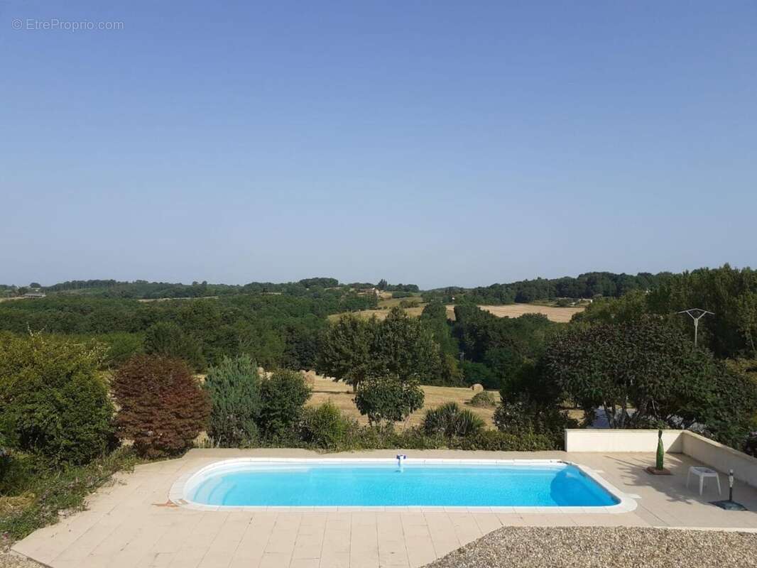 Maison 3 chambres avec grand terrain, piscine et Belle Vue. - photo 2