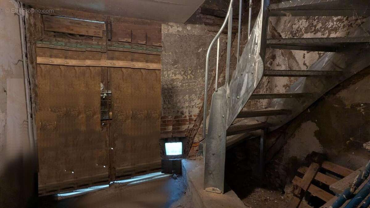 Pour investisseur : immeuble 2 appartements en location + 6 garages - photo 5