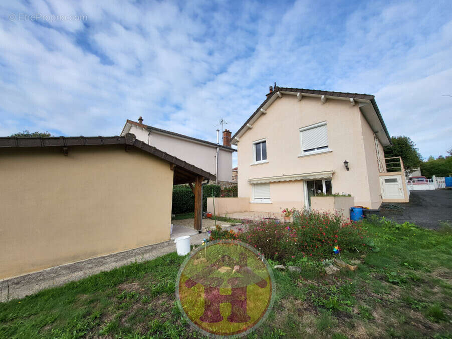 Maison à SAINT-JUNIEN