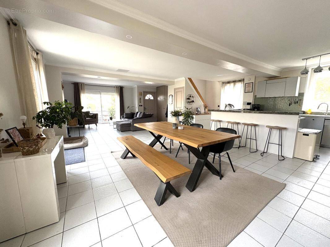Maison à PONTAULT-COMBAULT
