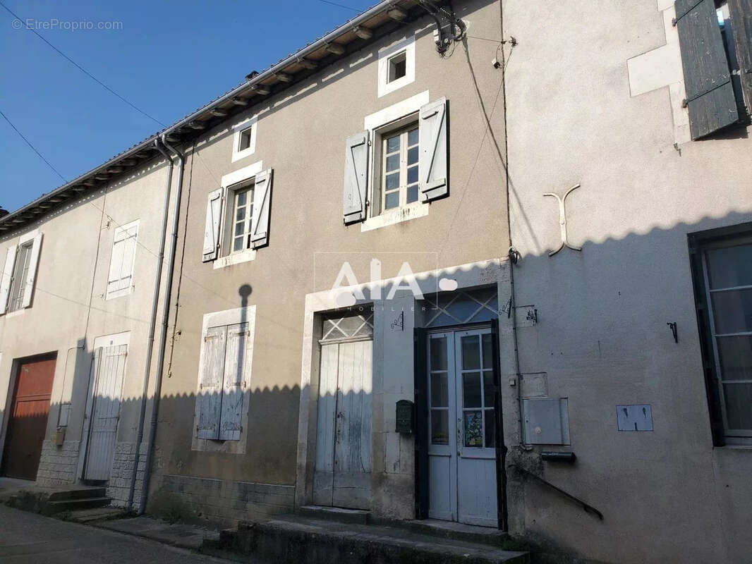 Maison à CHAMPAGNE-MOUTON