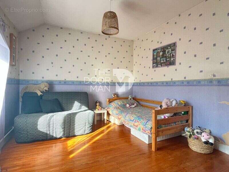 Maison à ORMOY-LA-RIVIERE