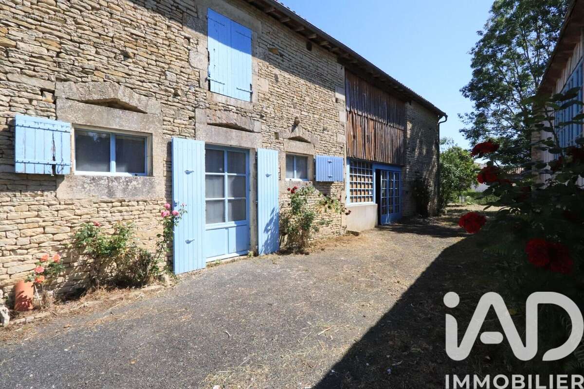 Maison 142 m² à Arcais  - photo 2
