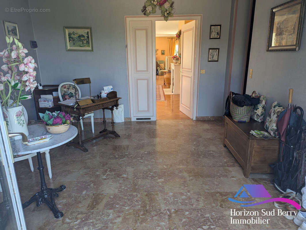 Entrée - Maison à MONTGIVRAY