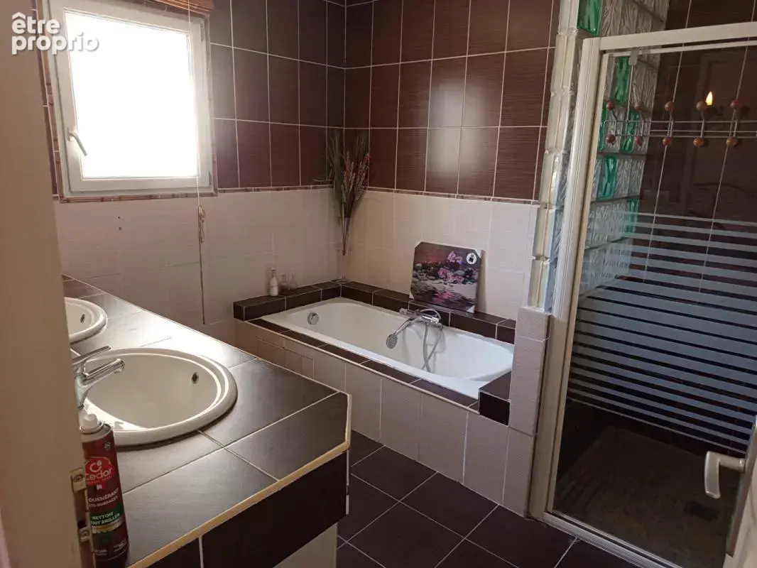 Villa plain pied 140m² sur 1000m² de terrain avec piscine, Donzère 379 000HAI - photo 12