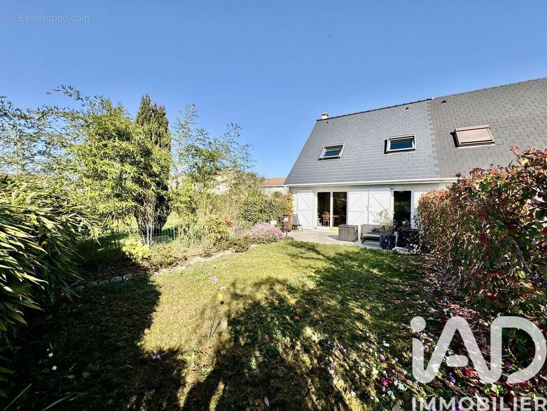 Photo 2 - Maison à LE COUDRAY-MONTCEAUX