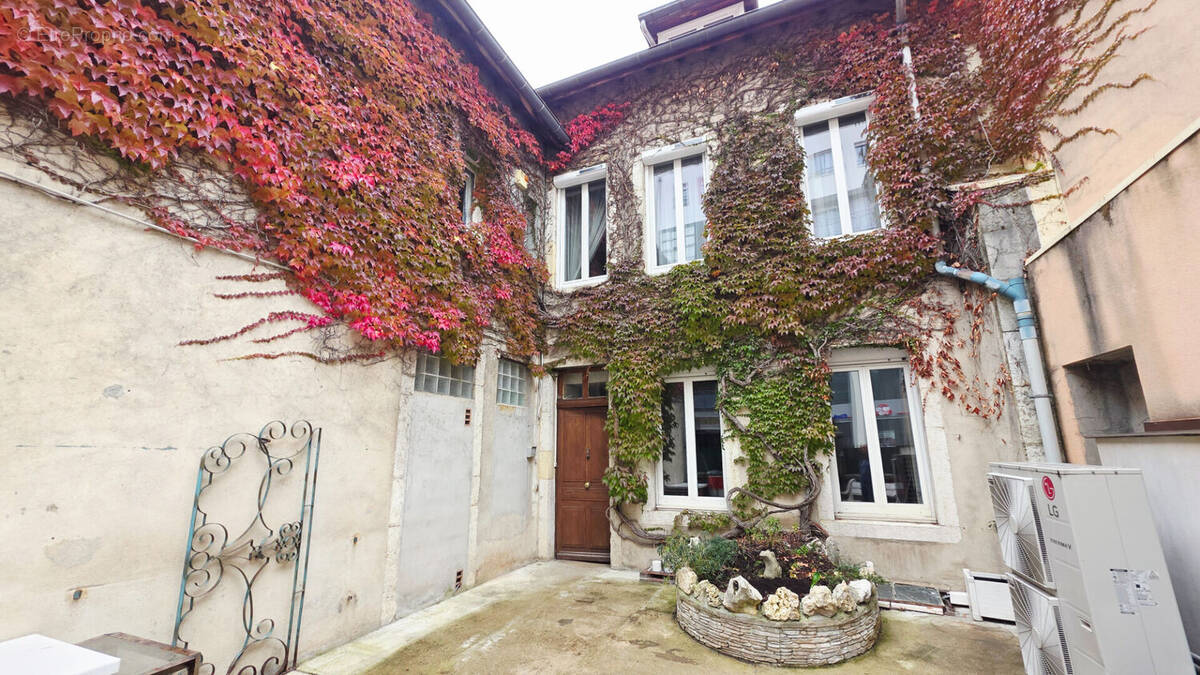 Maison à OYONNAX