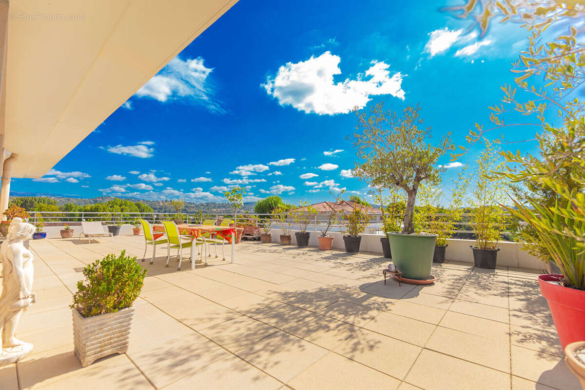 Appartement à MANDELIEU-LA-NAPOULE