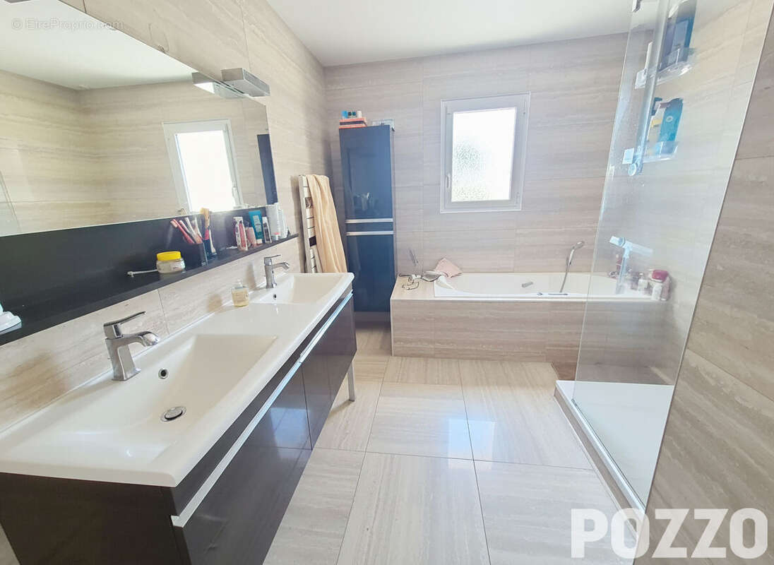 A vendre Maison recente de 8 pp située à Biéville Beuville 14112 - photo 8