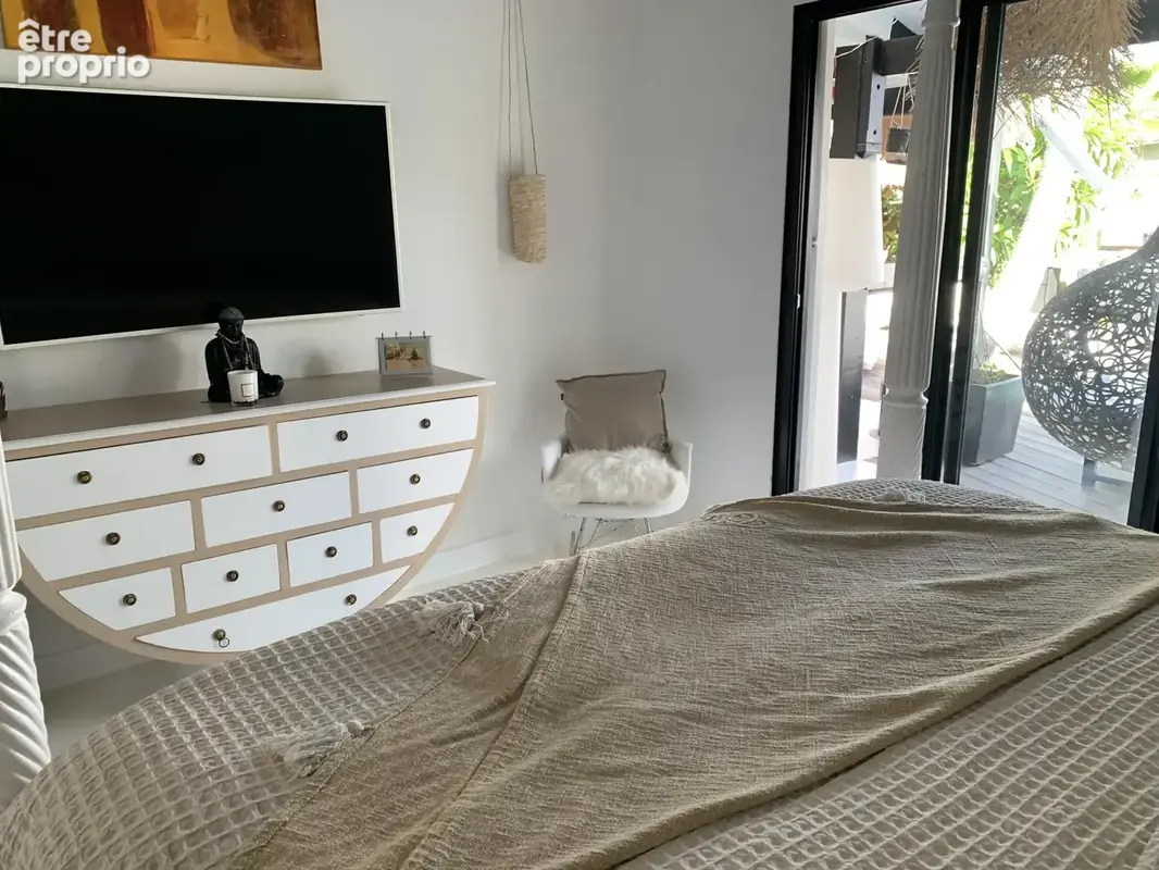 Baie orientale :  maison de plain-pied avec bungalow indépendant et piscine - photo 11
