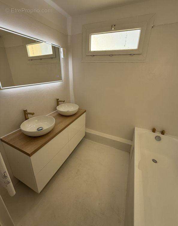   - Appartement à DRAGUIGNAN