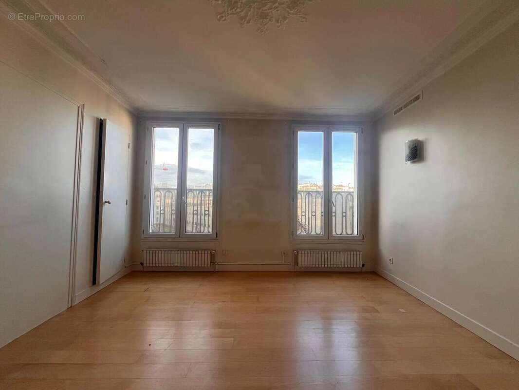 Appartement à PARIS-1E