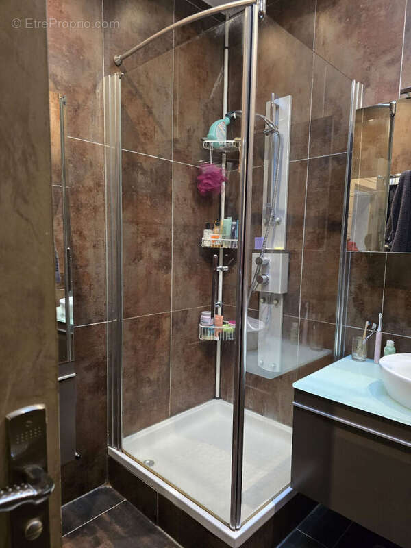 Appartement à COURBEVOIE