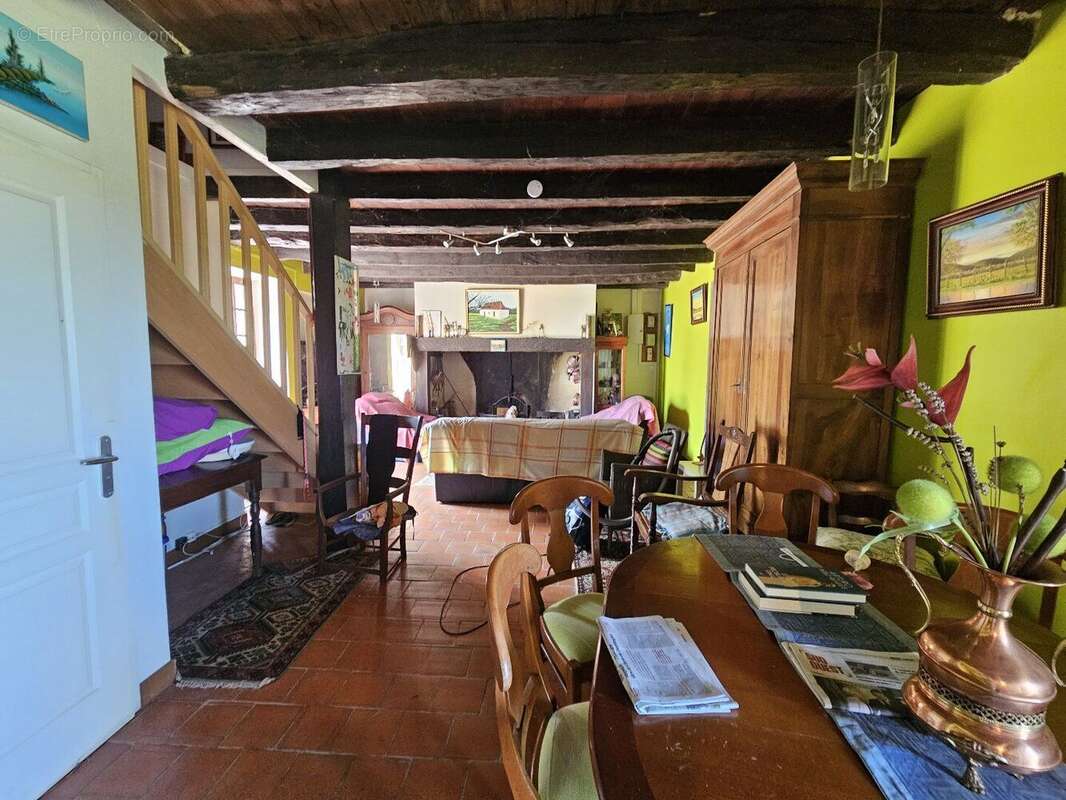 Maison à LACROPTE