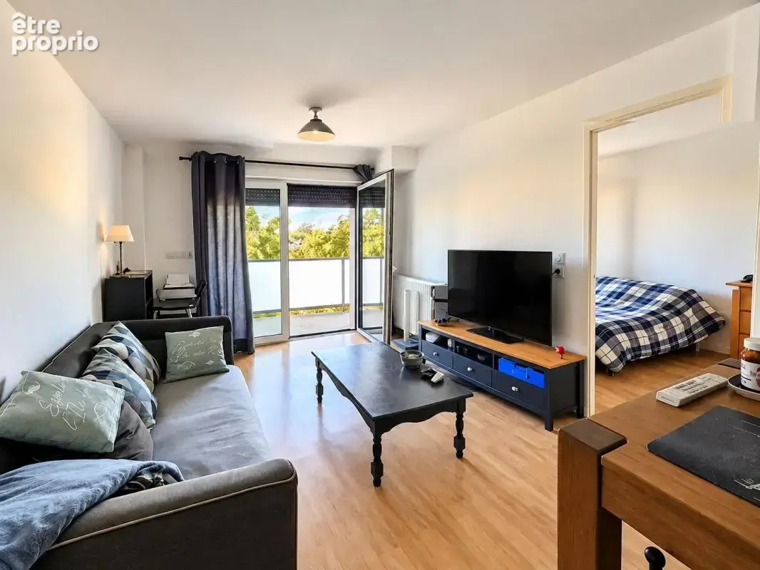 LA ROCHELLE – Appartement T2 avec grand balcon, parking sécurisé et cellier - photo 4