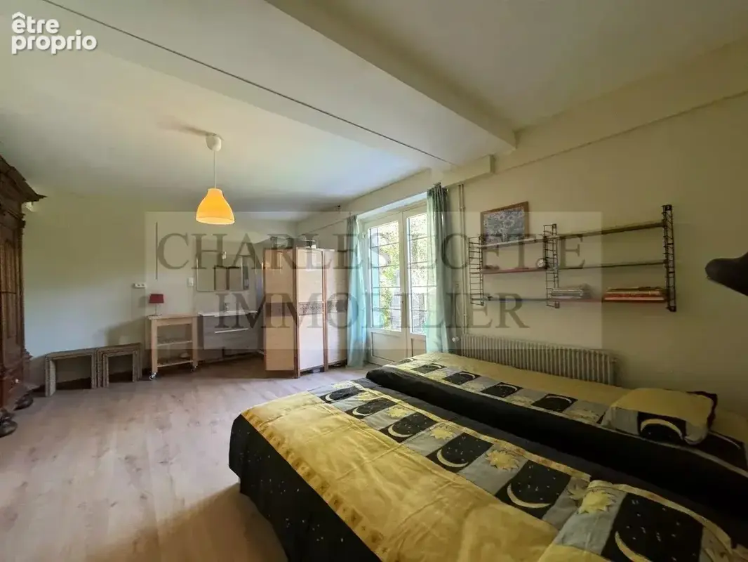 Maison familiale avec garage, piscine et accès à la rivière sur près de 7000 m² de terrain, proche de Prayssac. - photo 11