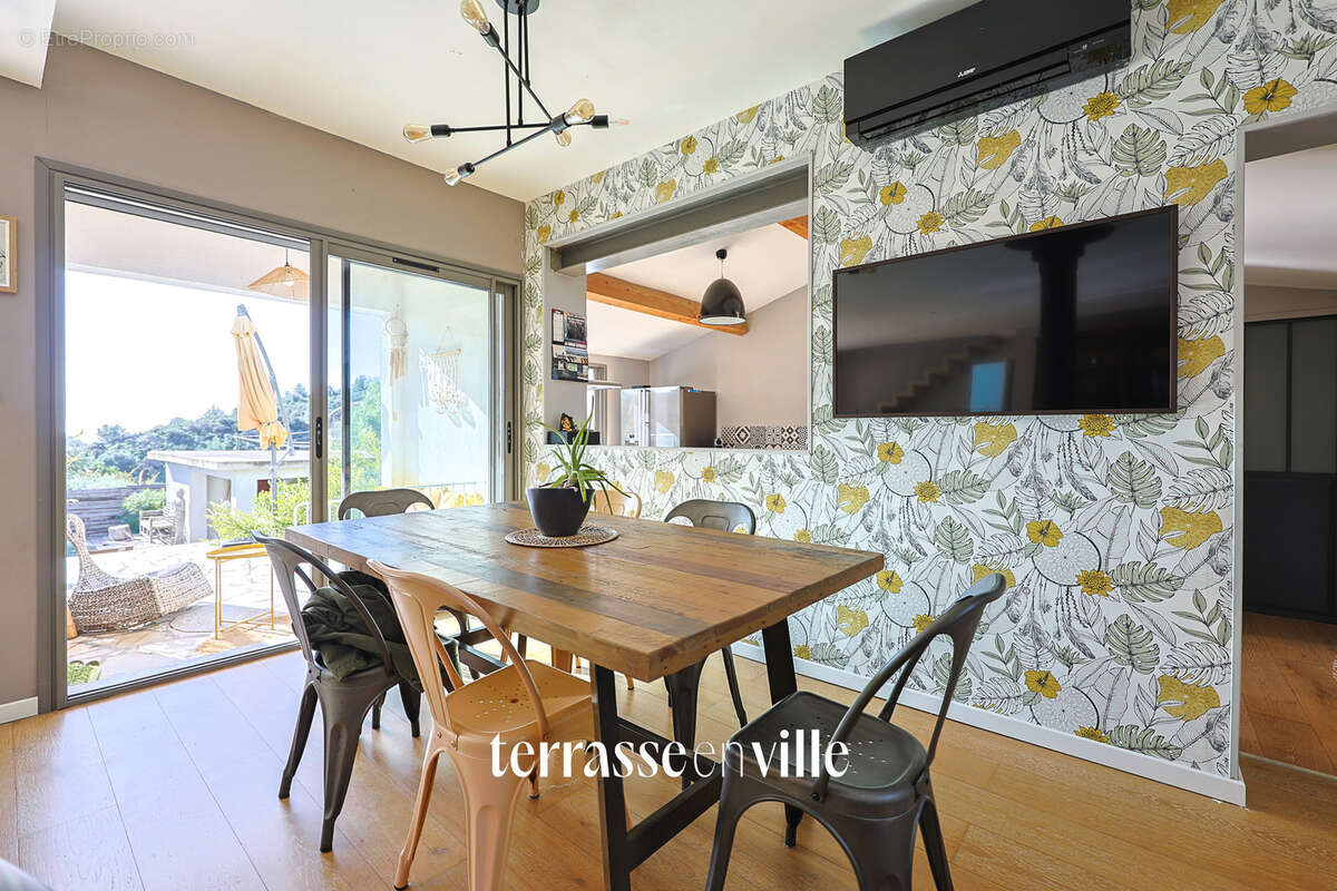 La ciotat - figuerolles - maison familiale - t6 - 204 m2 + t2 40 m2 - piscine - parcelle 1041m2 - vue mer - 1 - photo 10