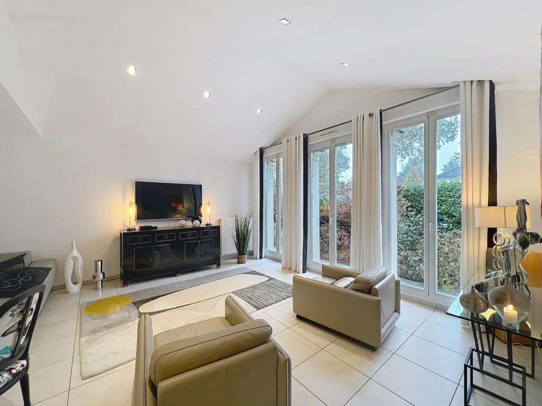 Maison à BAILLY-ROMAINVILLIERS