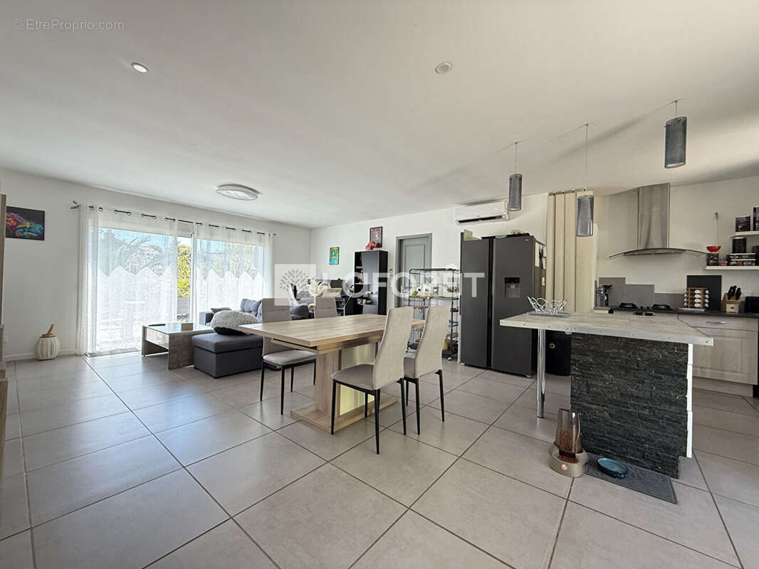 Maison à SAINT-ROMAIN-DE-BENET