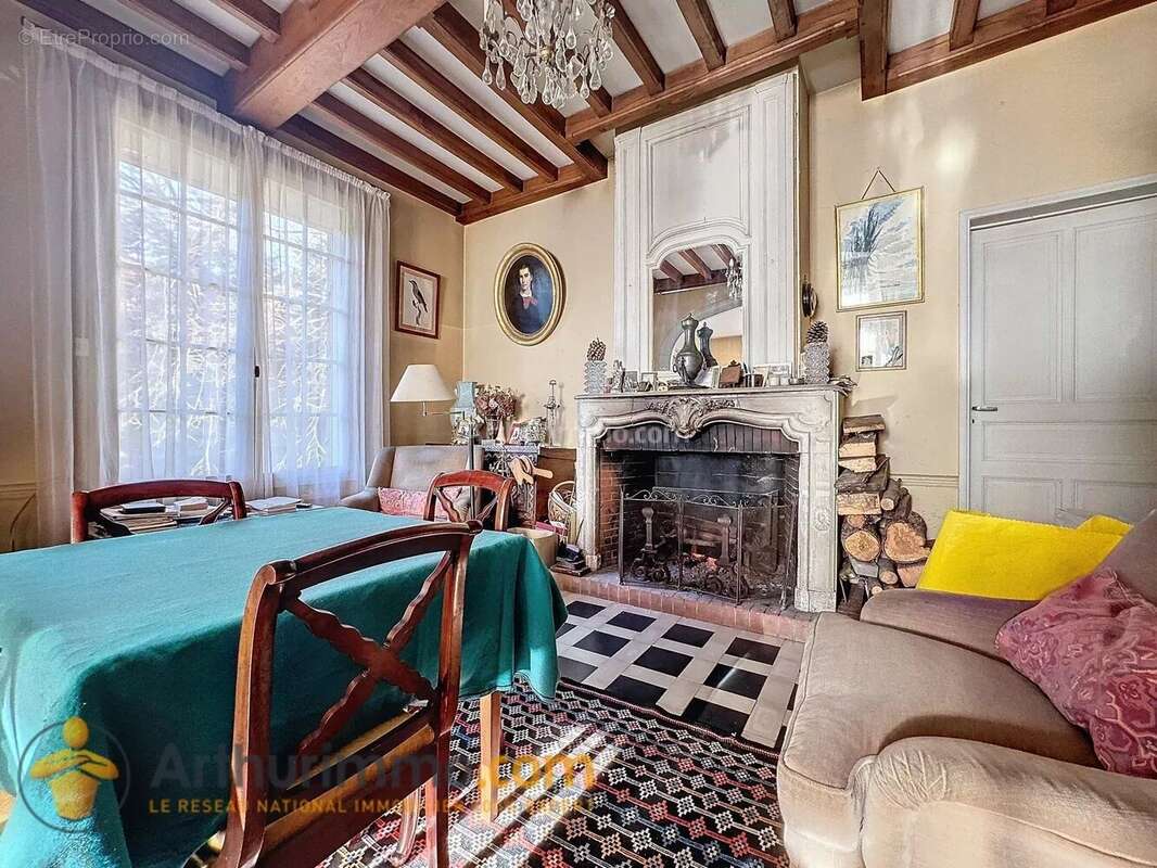 Maison à BOURG-ET-COMIN