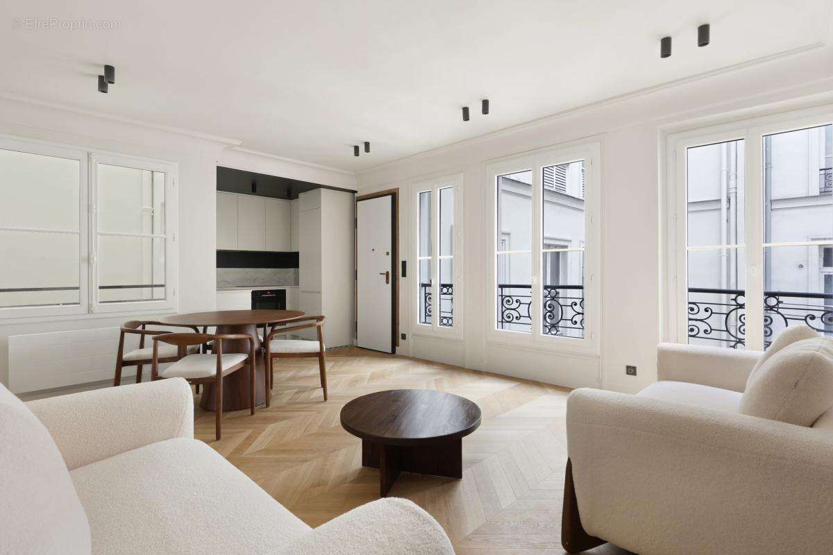 Appartement à PARIS-1E