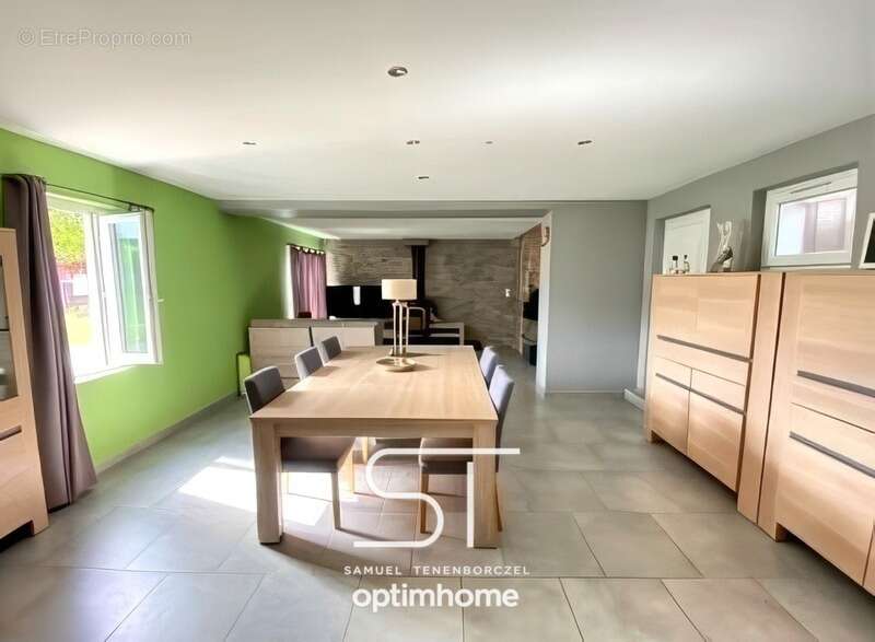 Maison familiale 5 ch de 148 m² – Le Mesnil-Guillaume (14100) - photo 2