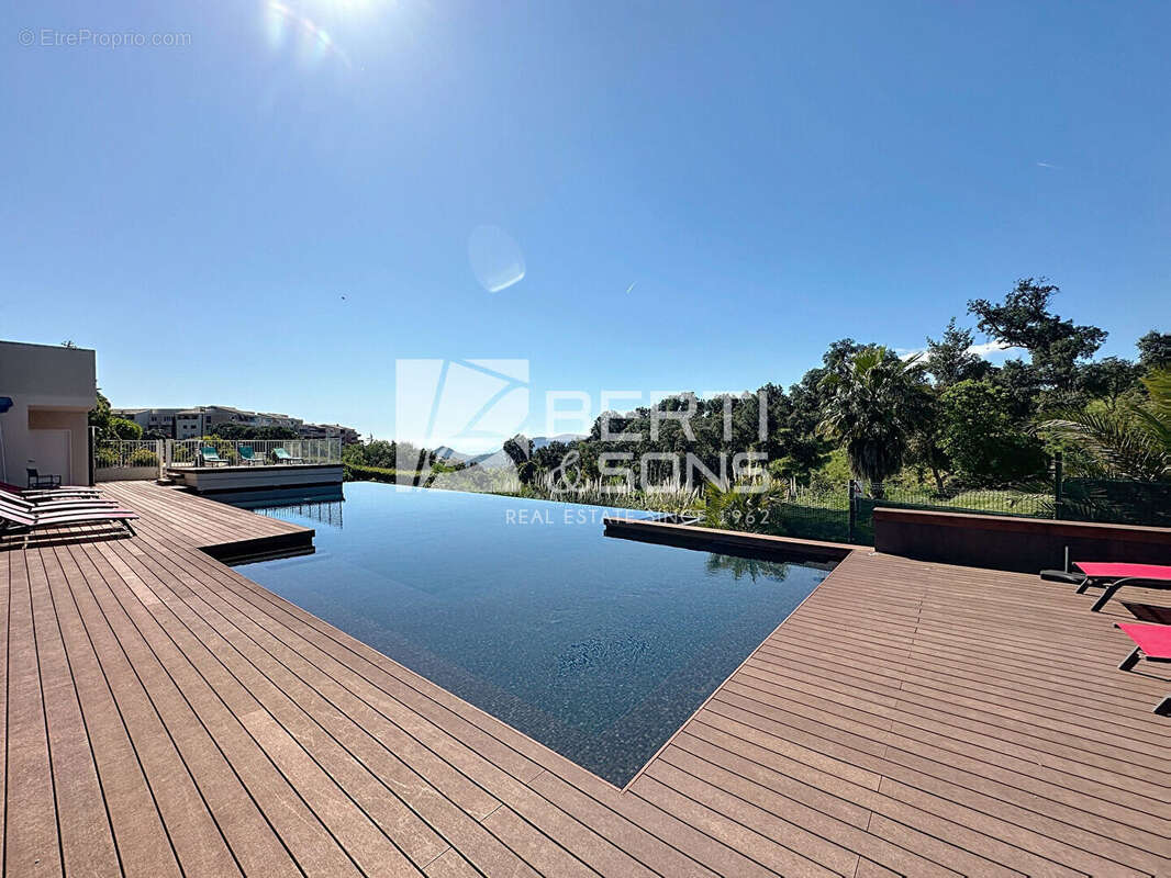 Appartement à MANDELIEU-LA-NAPOULE