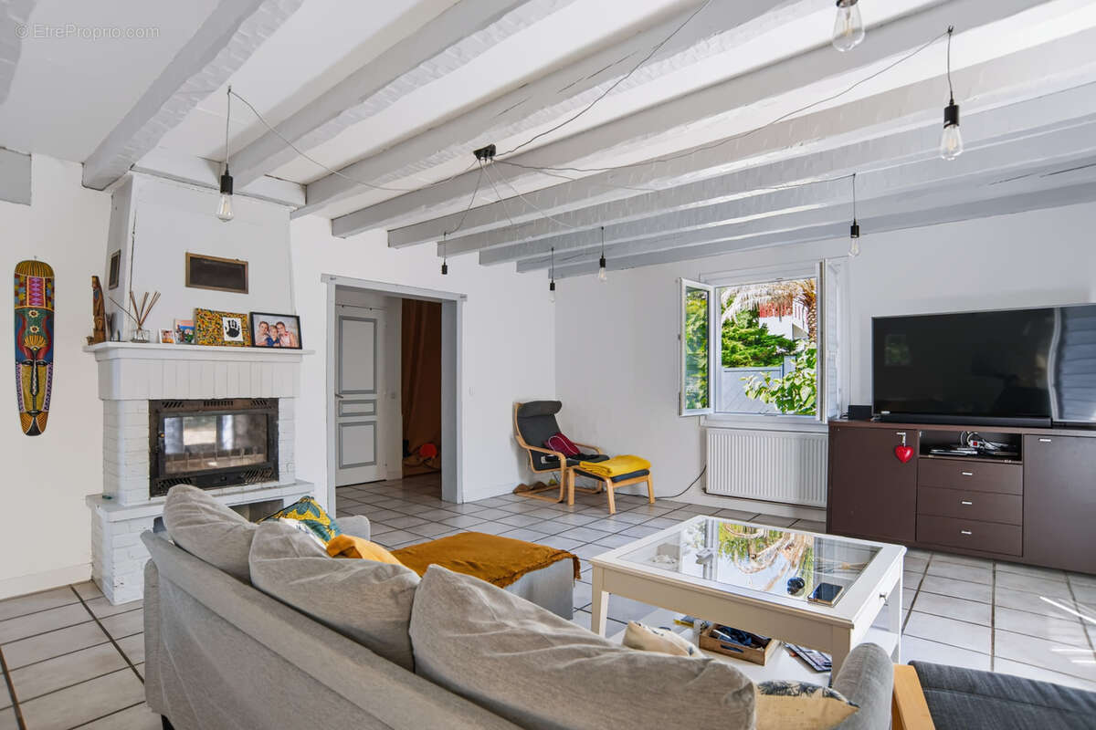 Ascain, maison de type 5 de 170 m2 sur parcelle 734 m2 - photo 4