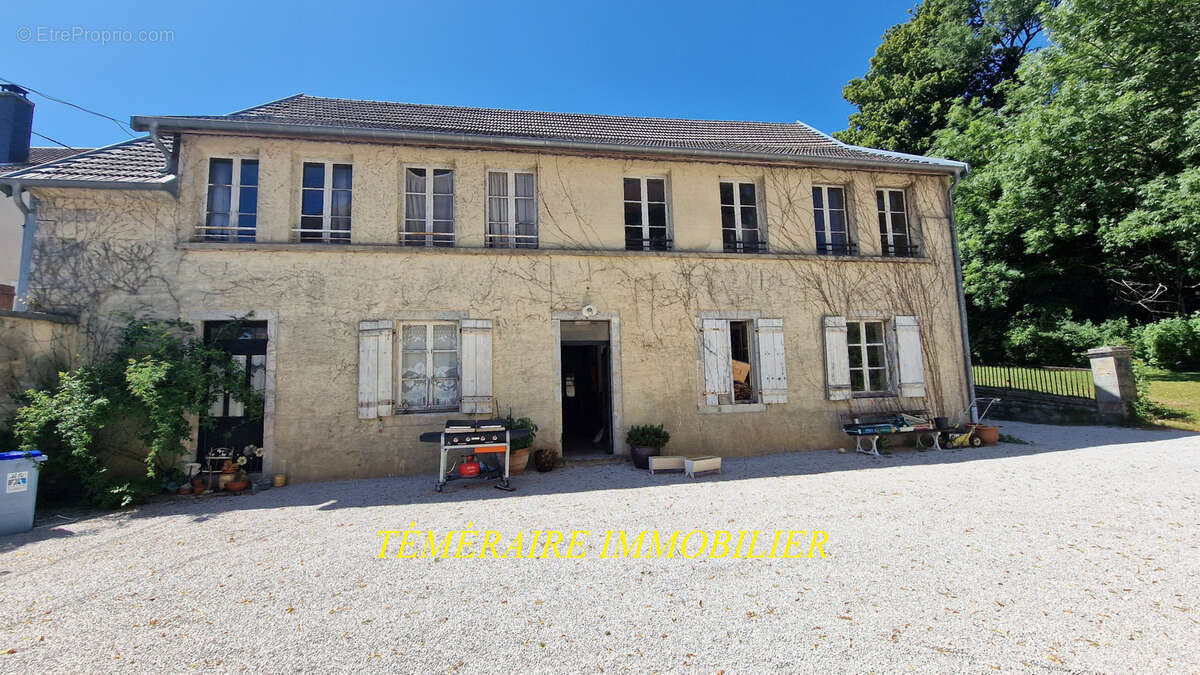 A 15 mn de Champagnole - Propriété du 18ème siècle de 570m2 - photo 6