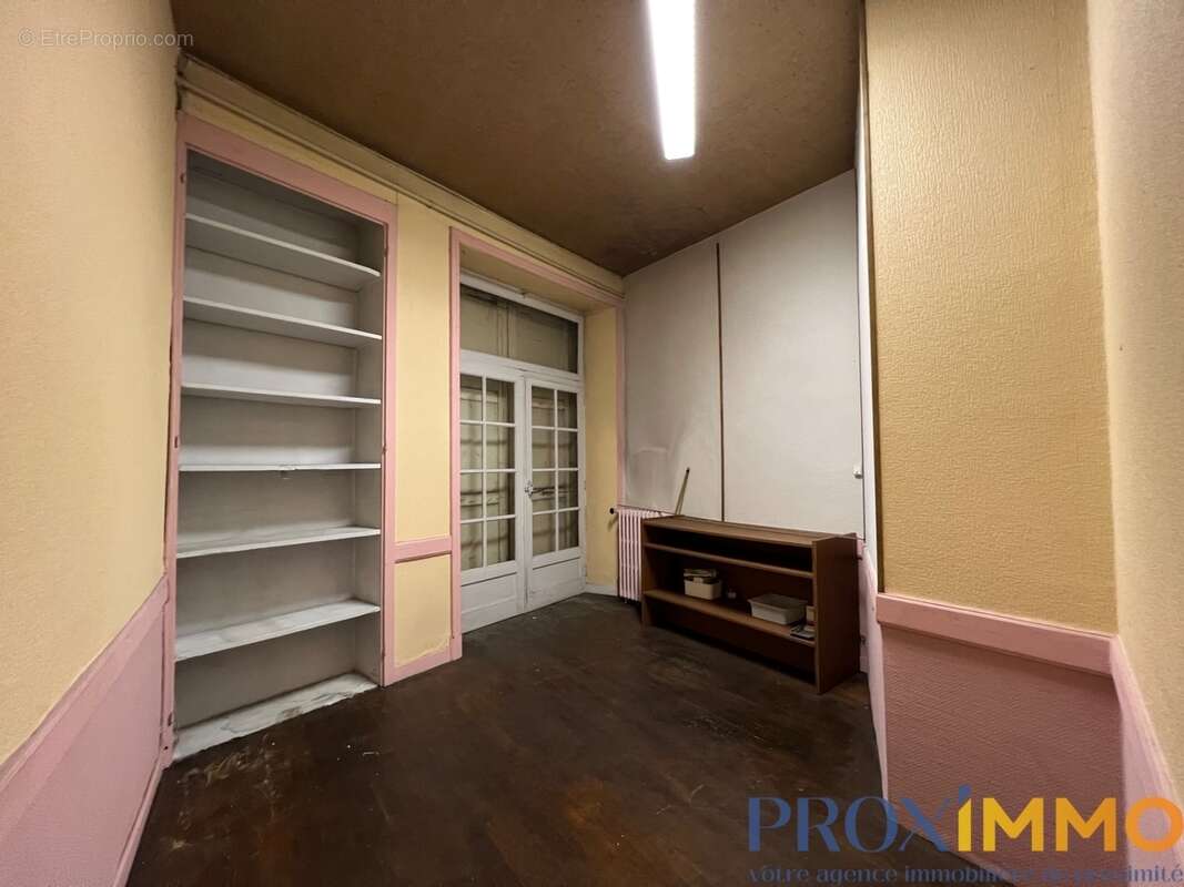 Commerce à SAINT-ETIENNE-DE-SAINT-GEOIRS