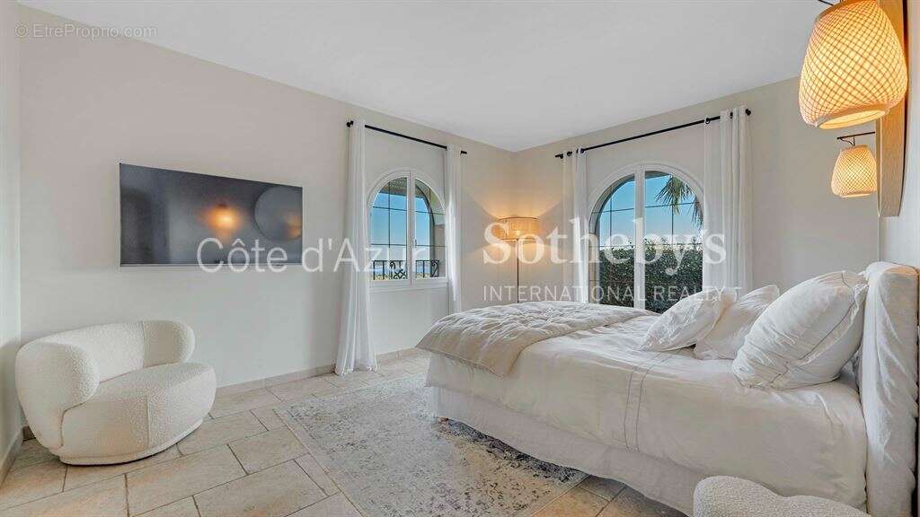Maison de prestige à vendre dans le Golfe de Saint-Tropez, avec héliport privé - photo 14