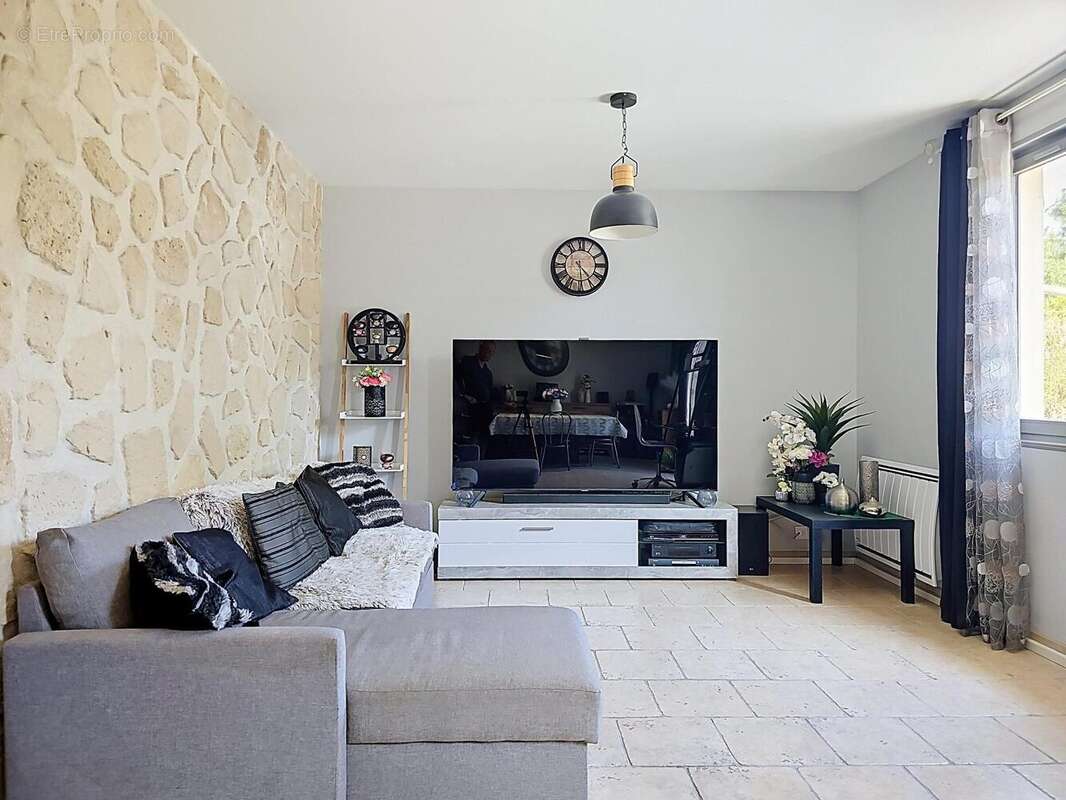 Maison 180 m² à Sainte-Colombe  - photo 6