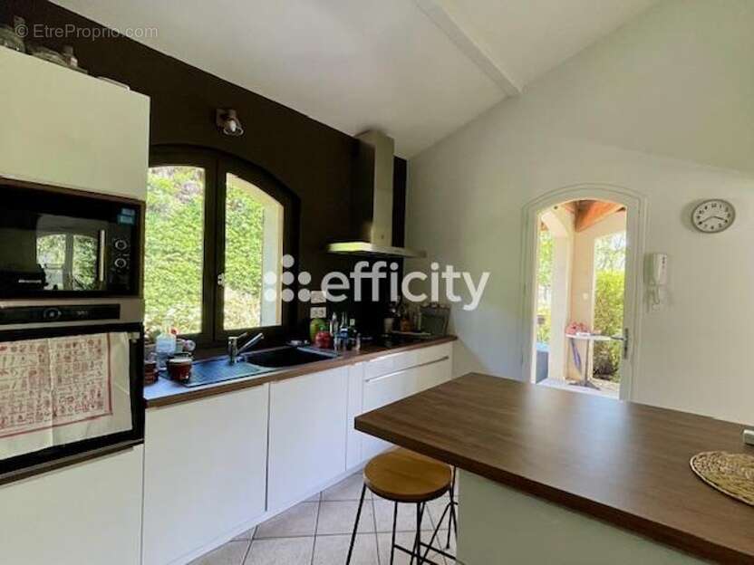 Maison à SALAISE-SUR-SANNE