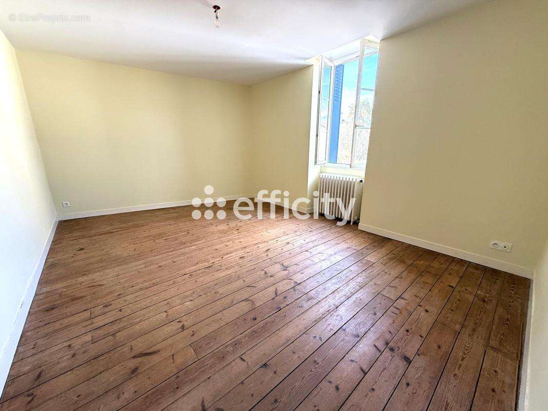 Maison 160 m² à Aunac  - photo 10