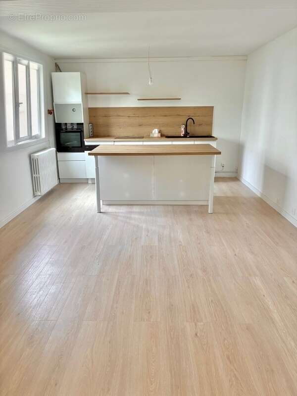 **Exclusivité**Sainte-Cécile**Maison rénovée de 137 m², 4 chambres, jardin et double garage - photo 2