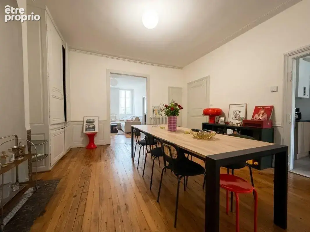 Au cœur de Nancy, rue Saint-Dizier, immeuble de rapport ancien de type bourgeois, en pierre de taille, typique du centre-ville d - photo 3