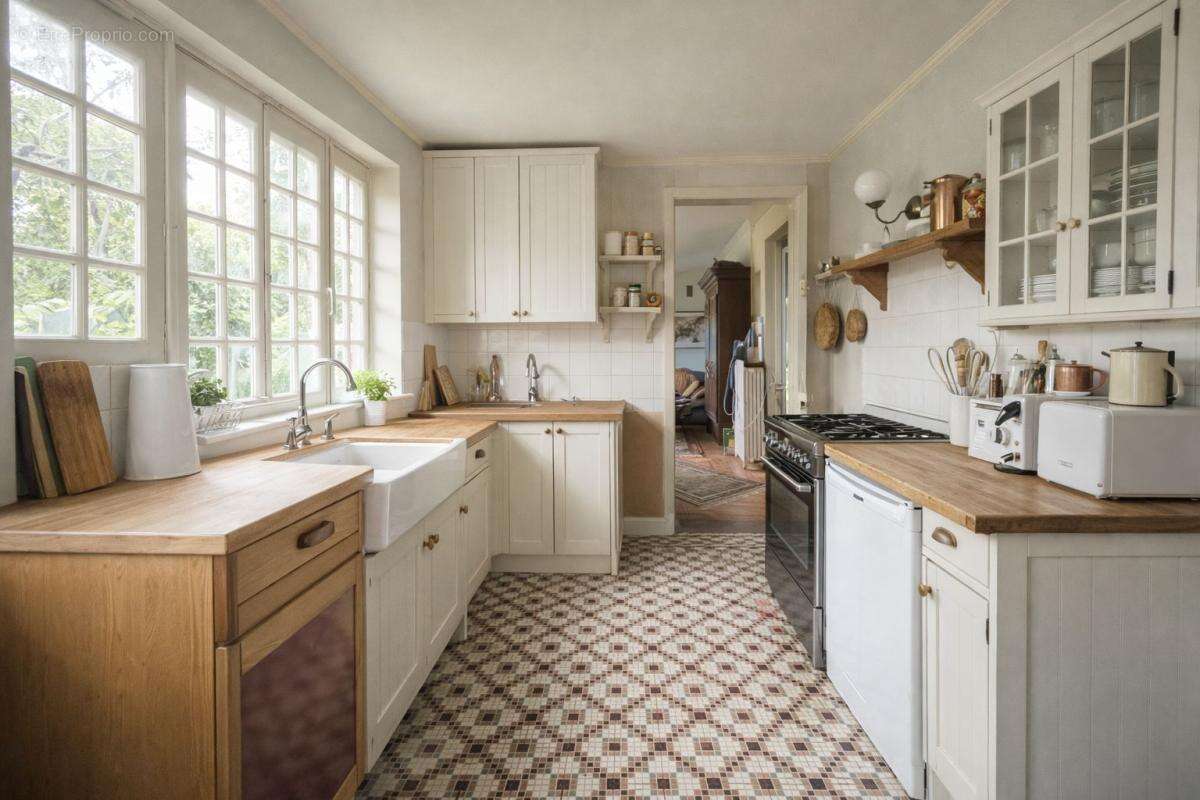 Maison à LE MONT-SAINT-ADRIEN