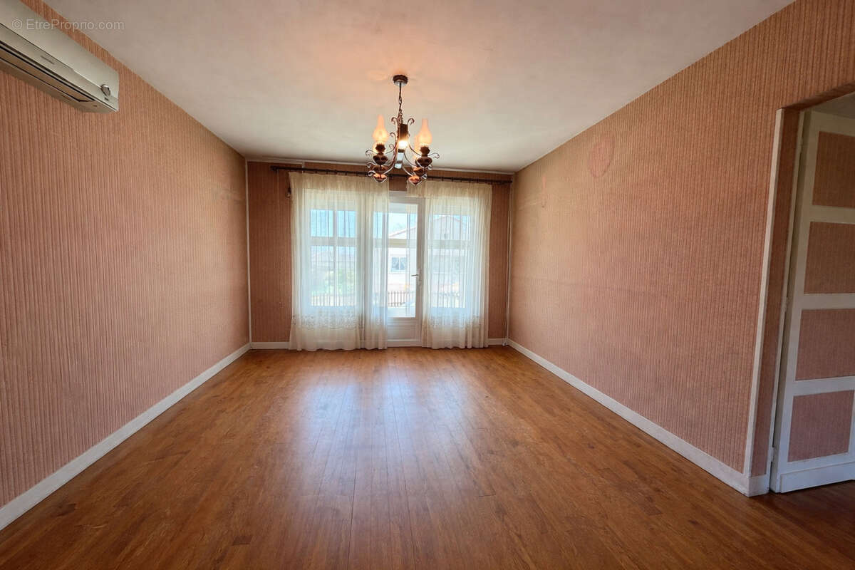 Maison à LA ROCHE-CHALAIS