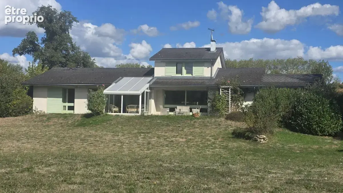 Photo Maison à Chalamont au prix de 555 000€