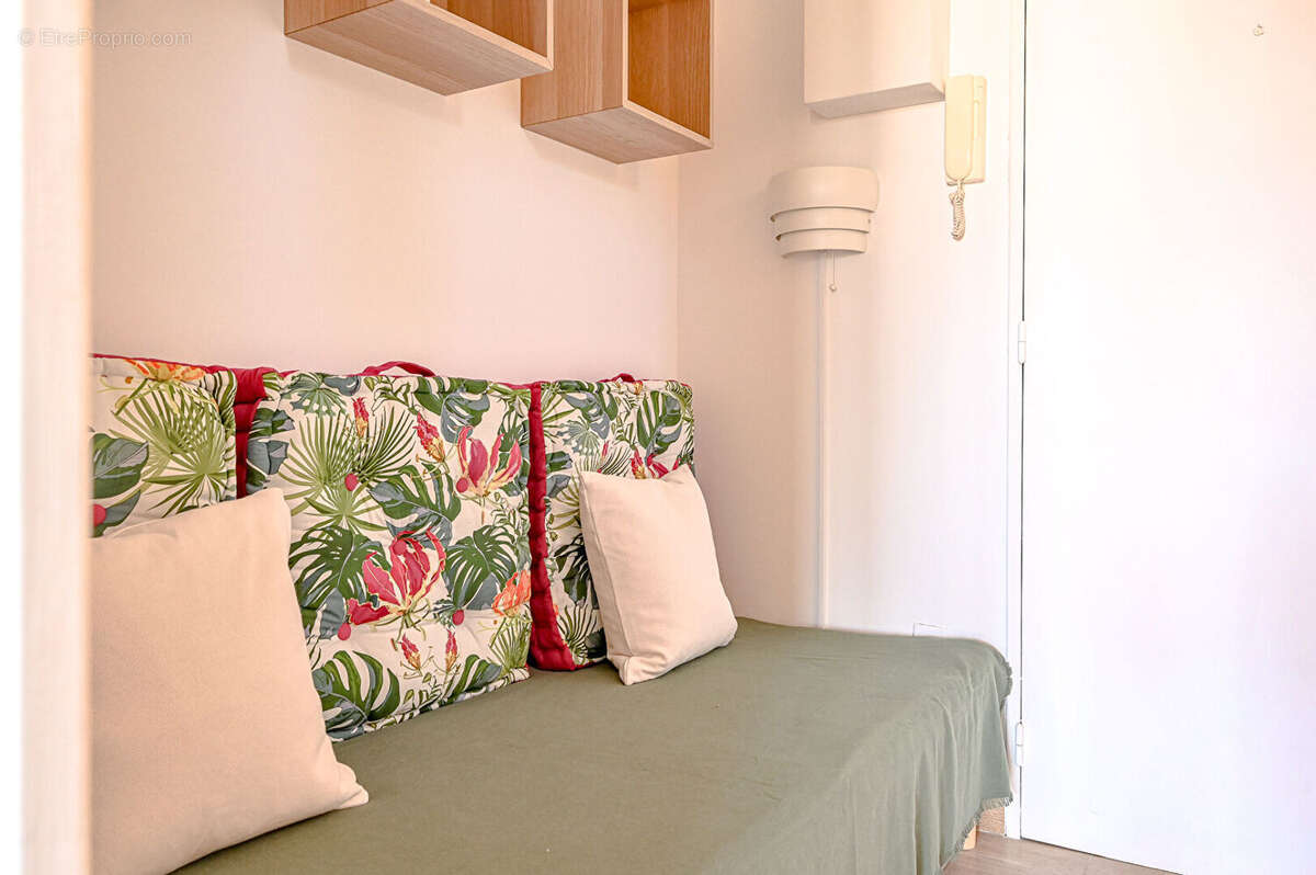 ** Proche Plage & Port ** Appartement  1 Pièce (28,05m²) ** (83430) SAINT MANDRIER SUR MER ** - photo 11